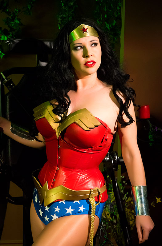 Wonder-Woman-Poison-Ivy-004bcr.jpg