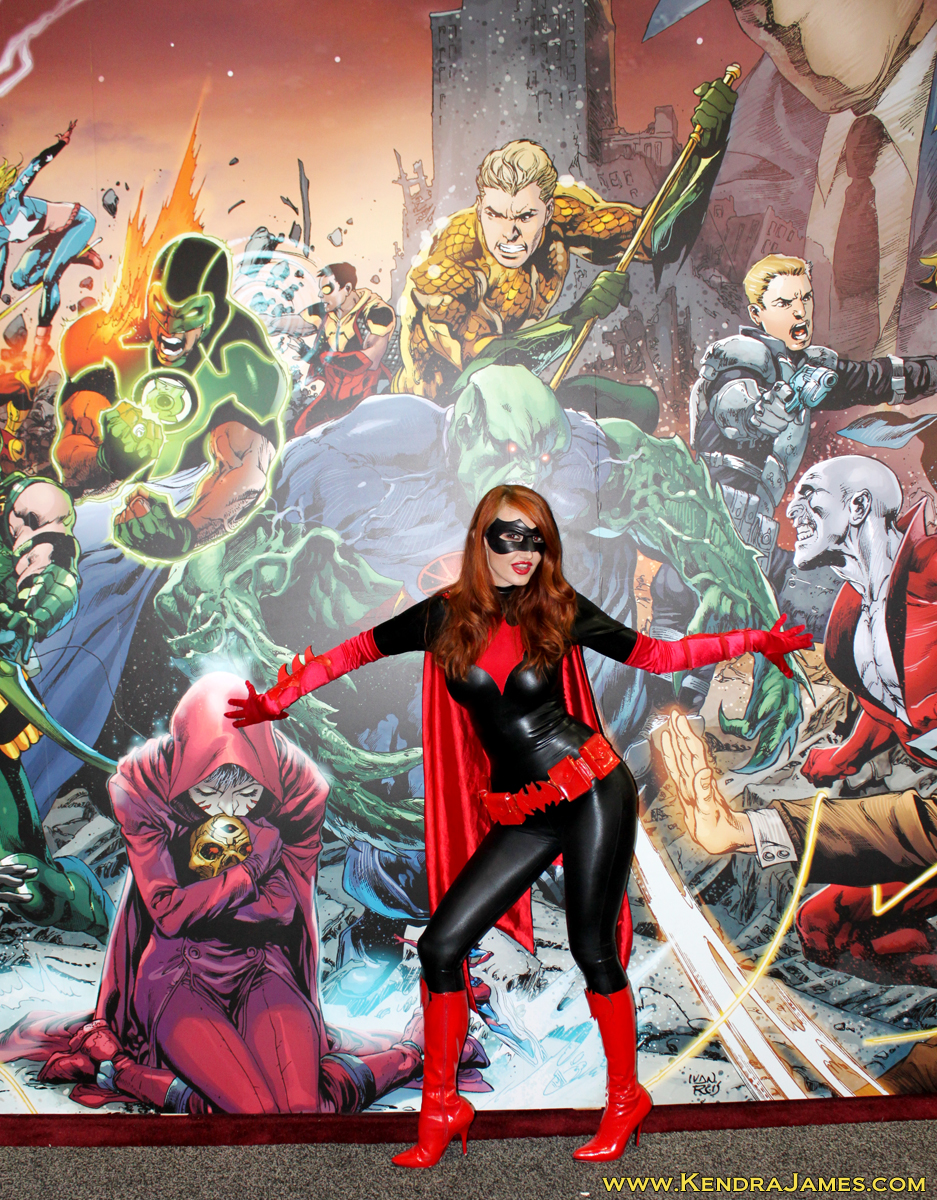 kendra batwoman comiccon wall.jpg