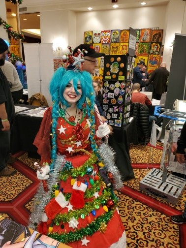 christmas tree cosplayer.jpg